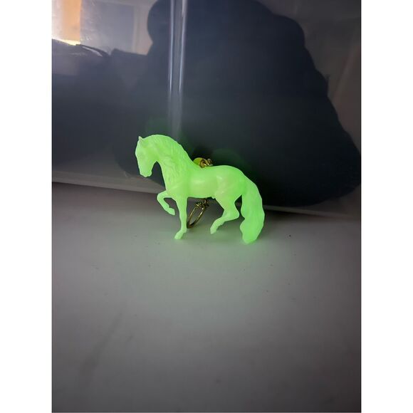 Breyer Stablemate Andalusian BreyerFest 2003 Glow In The Dark Keychain 1,500 - Picture 1 of 11